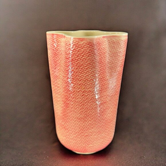 Shawnee USA Pottery Coral Pink Burlap Pinched Vase Tall Pottery Vessel Vase Vtg - Picture 3 of 16